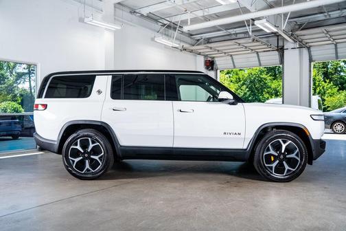 2023 Rivian R1S Adventure