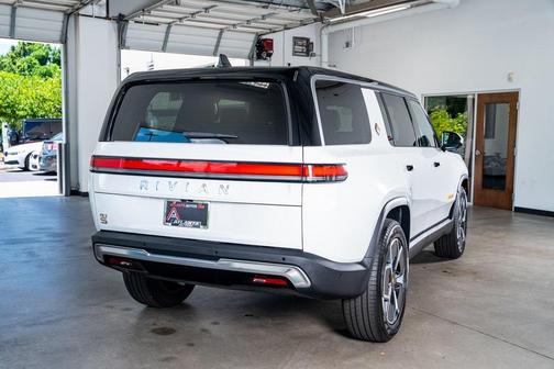 2023 Rivian R1S Adventure