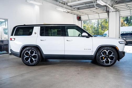 2023 Rivian R1S Adventure