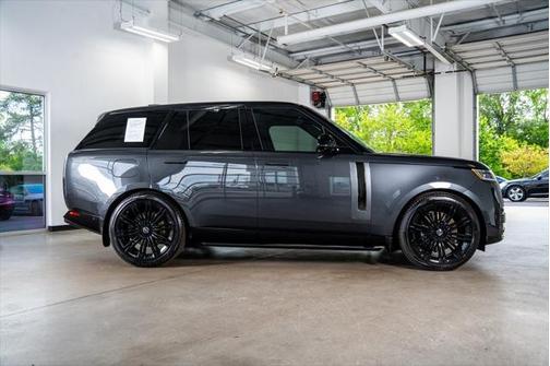 2024 Land Rover Range Rover P615 SV