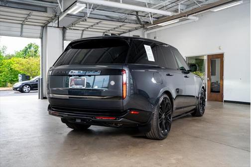 2024 Land Rover Range Rover P615 SV