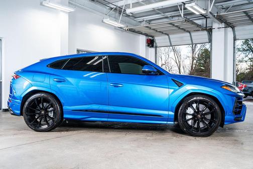 2020 Lamborghini Urus Base