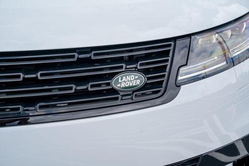 White 2025 Land Rover Range Rover Sport SE