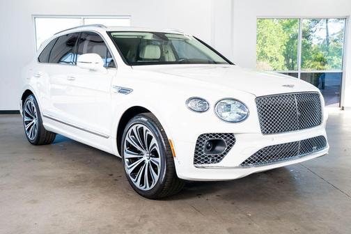 White 2021 Bentley Bentayga Hybrid AWD