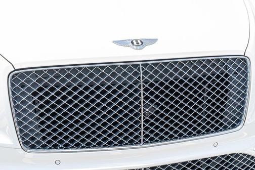 White 2021 Bentley Bentayga Hybrid AWD