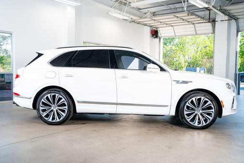 White 2021 Bentley Bentayga Hybrid AWD