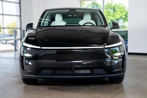 2026 Tesla Model Y Rear-Wheel Drive