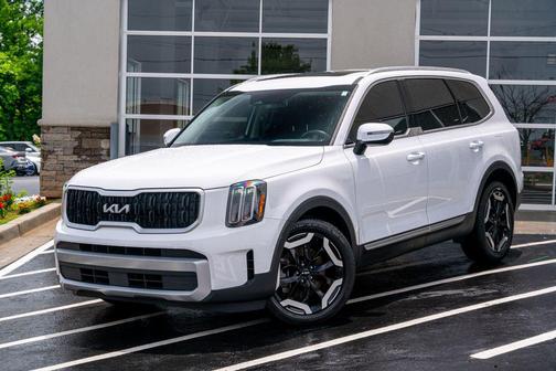 Glacial White Pearl 2024 Kia Telluride EX