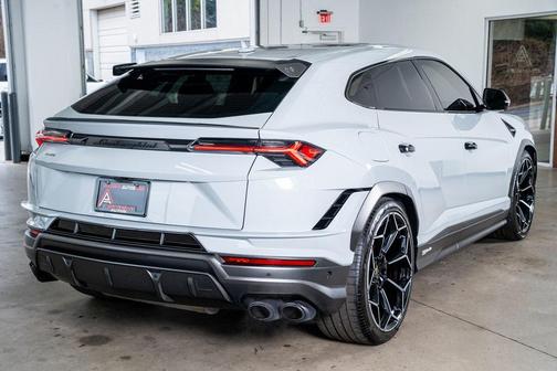 2024 Lamborghini Urus Performante