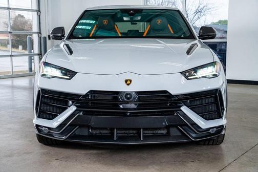 2024 Lamborghini Urus Performante