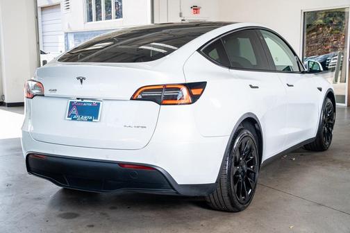 2022 Tesla Model Y Long Range Dual Motor All-Wheel Drive