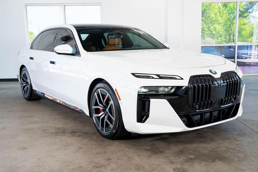 Alpine White 2023 BMW 740 i