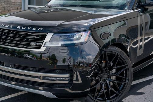 Black 2022 Land Rover Range Rover P400 SE