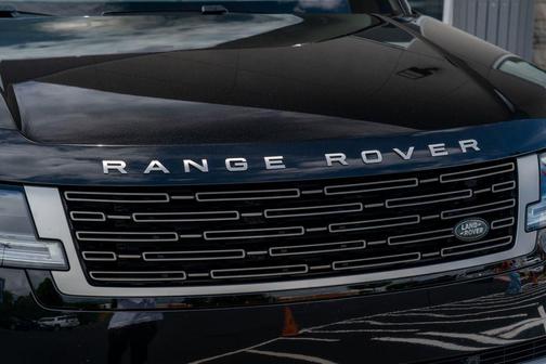 Black 2022 Land Rover Range Rover P400 SE