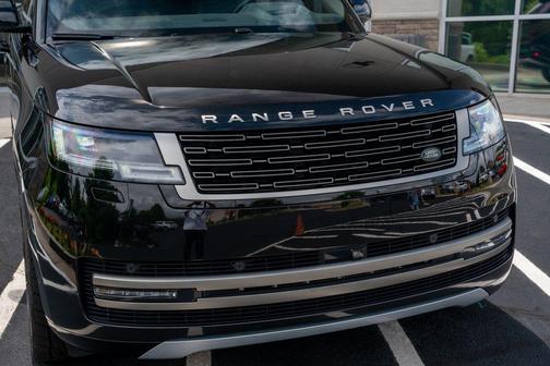 Black 2022 Land Rover Range Rover P400 SE