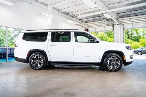 2023 Jeep Wagoneer L Series III 4x4