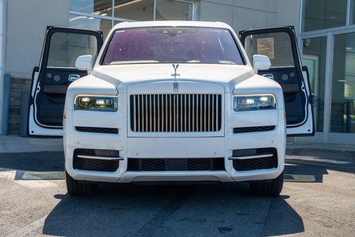 Arctic White 2021 Rolls-Royce Cullinan Base