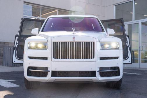 Arctic White 2021 Rolls-Royce Cullinan Base