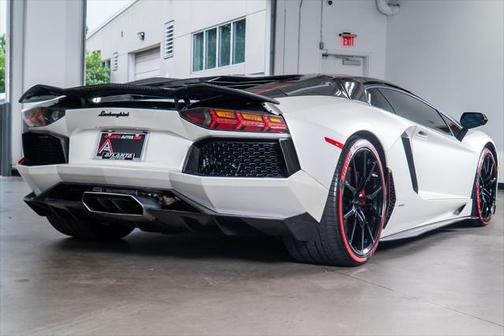 2016 Lamborghini Aventador LP700-4 Pirelli Edition
