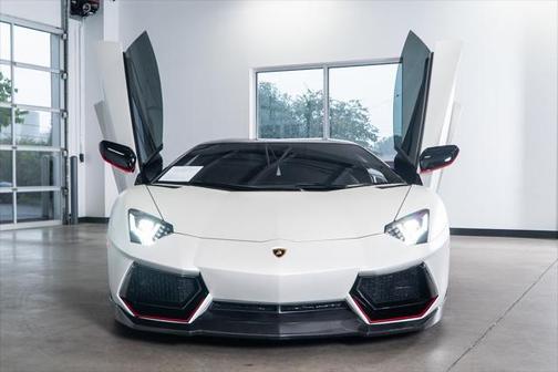 2016 Lamborghini Aventador LP700-4 Pirelli Edition