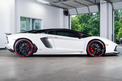 2016 Lamborghini Aventador LP700-4 Pirelli Edition