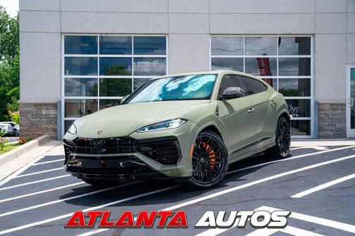 Green 2025 Lamborghini Urus SE