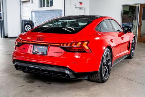 2024 Audi RS e-tron GT quattro