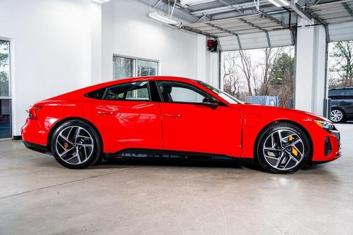 2024 Audi RS e-tron GT quattro