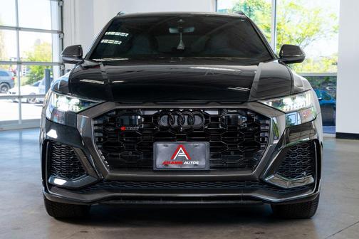 Mythos Black Metallic 2023 Audi RS Q8 4.0T