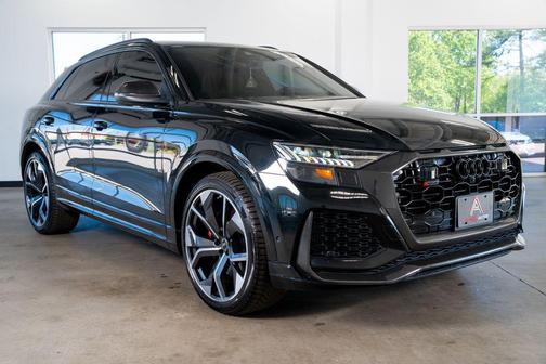Mythos Black Metallic 2023 Audi RS Q8 4.0T