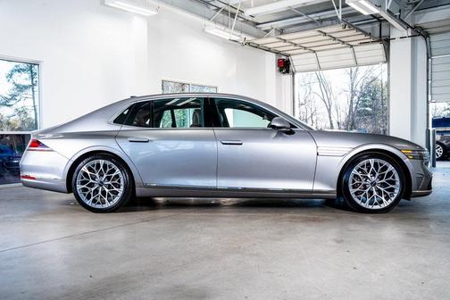 2024 Genesis G90 3.5T e-SC AWD
