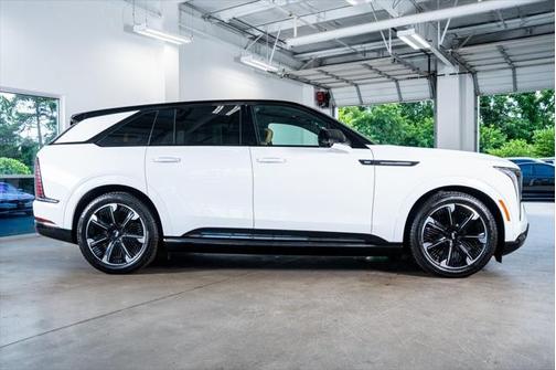 2025 Cadillac Escalade IQ Sport 2