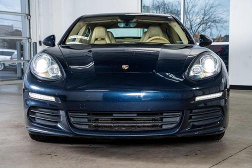 2016 Porsche Panamera 4