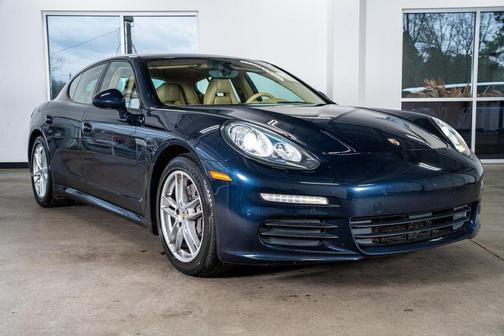 2016 Porsche Panamera 4