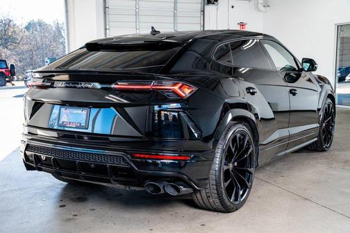 2021 Lamborghini Urus Graphite Capsule