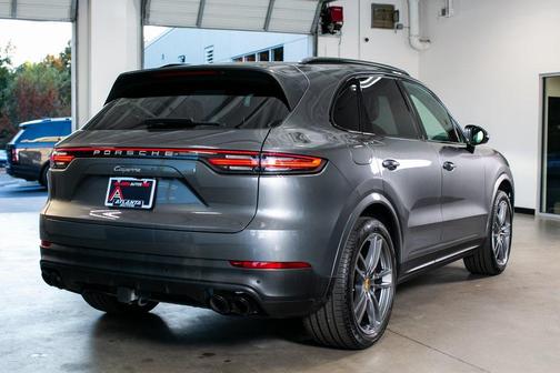 2022 Porsche Cayenne Cayenne