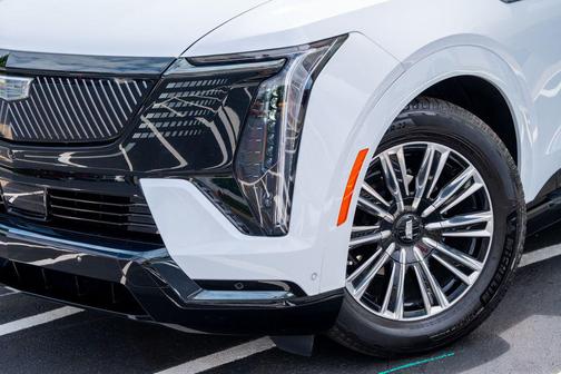 Vibrant White Tricoat 2026 Cadillac Escalade IQL Sport