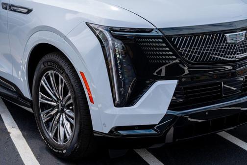 Vibrant White Tricoat 2026 Cadillac Escalade IQL Sport