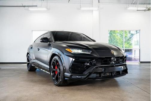 2022 Lamborghini Urus Graphite Capsule