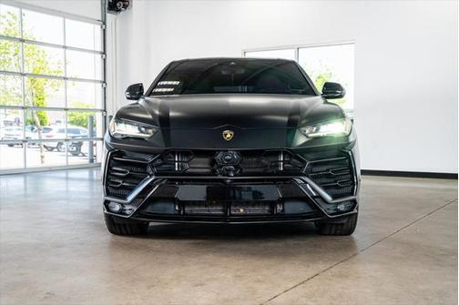 2022 Lamborghini Urus Graphite Capsule