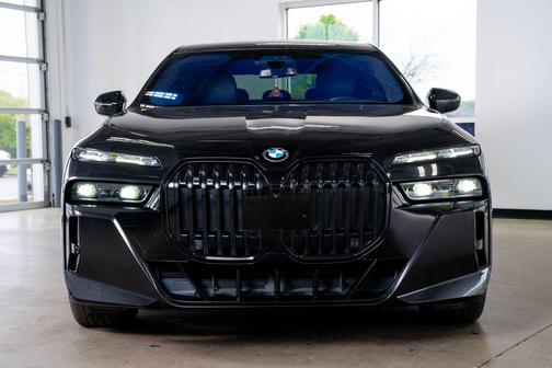 Black Sapphire Metallic 2023 BMW 760 i xDrive