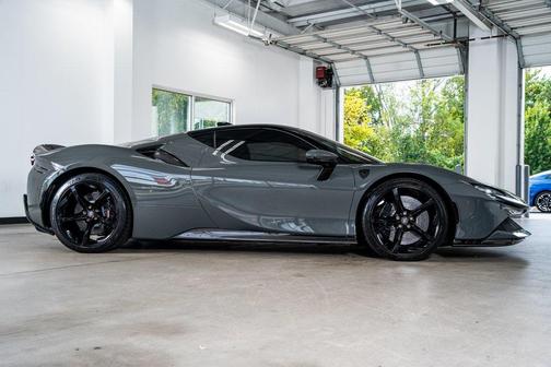 2022 Ferrari SF90 Stradale Base