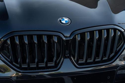 Black Sapphire Metallic 2022 BMW X6 xDrive40i