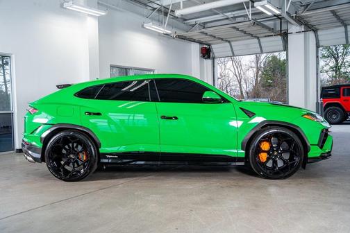 2023 Lamborghini Urus Performante
