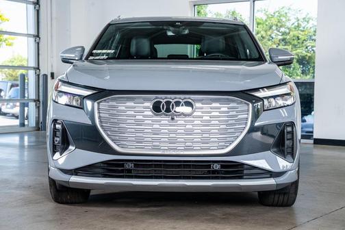 2022 Audi e-tron Premium Plus