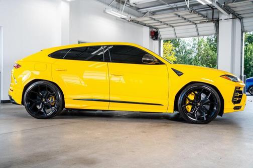 2021 Lamborghini Urus Graphite Capsule