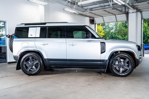 2021 Land Rover Defender 110 SE
