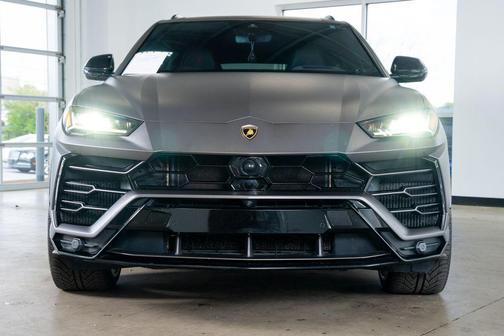 Grigio Nimbus Metallic 2019 Lamborghini Urus Base