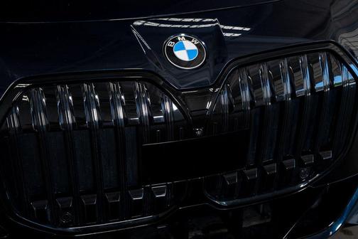 Carbon Black Metallic 2023 BMW 760 i xDrive