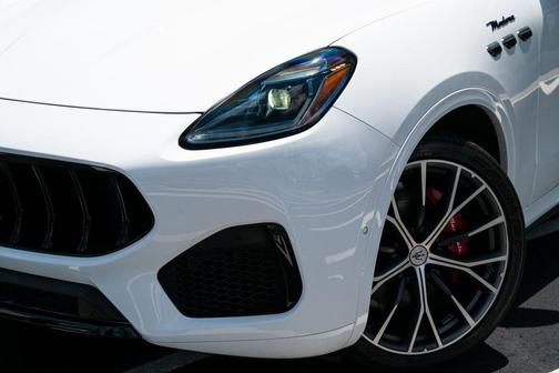 Bianco 2023 Maserati Grecale Modena